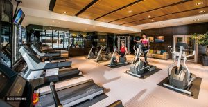 ▲▼公設擁有健身房外,更配置琴房鼓房,滿足住戶休閒運動以及音樂學習的需求。(圖片提供/德裕建設)