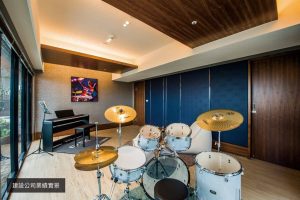 ▲▼公設擁有健身房外,更配置琴房鼓房,滿足住戶休閒運動以及音樂學習的需求。(圖片提供/德裕建設)